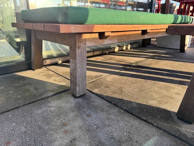 Hutten - terrasset bank met 2 tafels - afbeelding 5 van  7