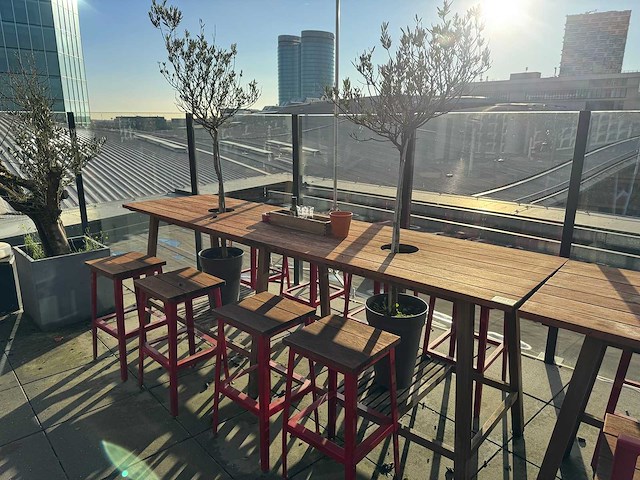 Hutten - terrasset bartafel met 8 krukken - afbeelding 1 van  8