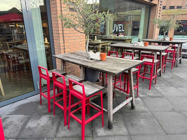 Hutten - terrasset bartafel met planten en 6 krukken - afbeelding 1 van  8