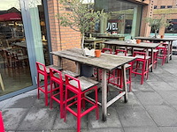 Hutten - terrasset bartafel met planten en 6 krukken - afbeelding 1 van  8