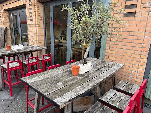 Hutten - terrasset bartafel met planten en 6 krukken - afbeelding 4 van  8