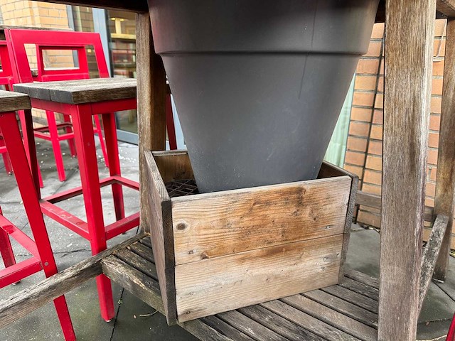 Hutten - terrasset bartafel met planten en 6 krukken - afbeelding 8 van  8