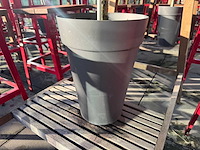 Hutten - terrasset bartafel met planten en 8 krukken - afbeelding 4 van  13