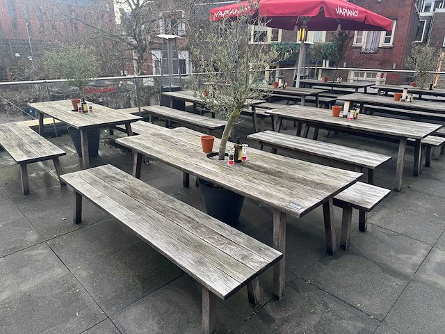 Hutten - terrastafel met boom - afbeelding 1 van  6