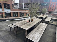 Hutten - terrastafel met boom - afbeelding 3 van  6