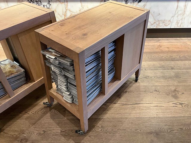 Hutten - verrijdbaar houten servicemeubel (2x) - afbeelding 3 van  5