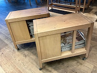 Hutten - verrijdbaar houten servicemeubel (2x) - afbeelding 5 van  5