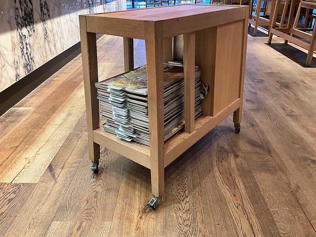 Hutten - verrijdbaar houten servicemeubel - afbeelding 2 van  4