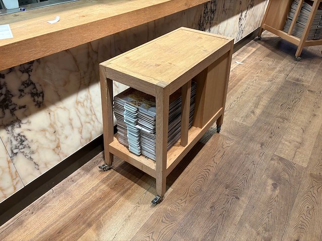 Hutten - verrijdbaar houten servicemeubel - afbeelding 4 van  4
