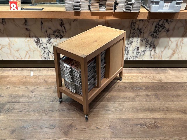 Hutten - verrijdbaar houten servicemeubel - afbeelding 1 van  4