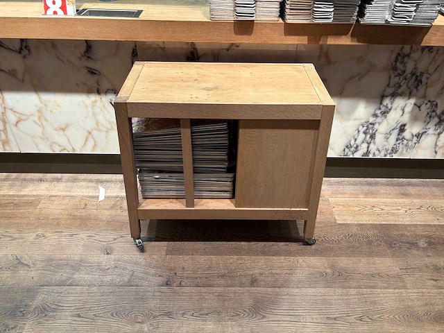 Hutten - verrijdbaar houten servicemeubel - afbeelding 2 van  4