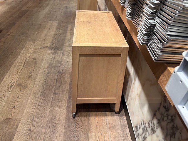 Hutten - verrijdbaar houten servicemeubel - afbeelding 4 van  4