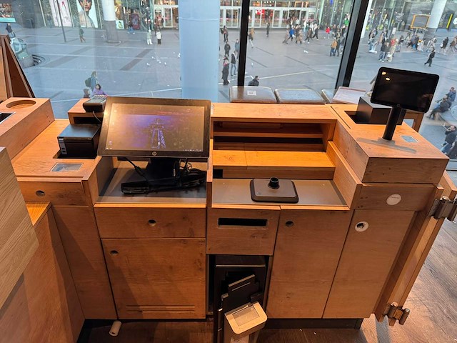 Hutten - welkomstbalie met kassasysteem - afbeelding 13 van  16