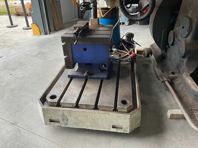 Huvema - 2005 - z3040x12(i) - radiaal boormachine - afbeelding 18 van  21