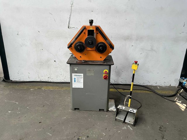 Huvema - mip 30 - profile bending machine - 2004 - afbeelding 1 van  7