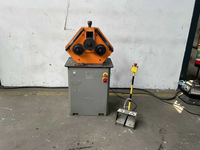 Huvema - mip 30 - profile bending machine - 2004 - afbeelding 2 van  7