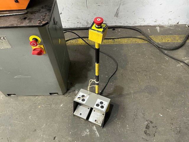 Huvema - mip 30 - profile bending machine - 2004 - afbeelding 6 van  7