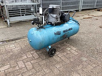Huvema 200-400 zuigercompressor - afbeelding 1 van  8