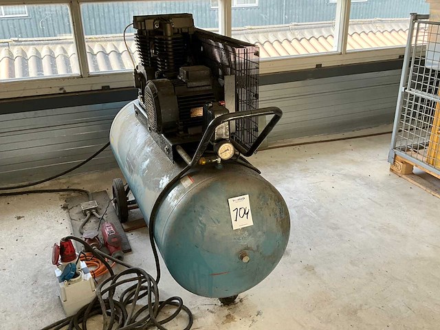Huvema ab-300-650 zuigercompressor - afbeelding 1 van  6