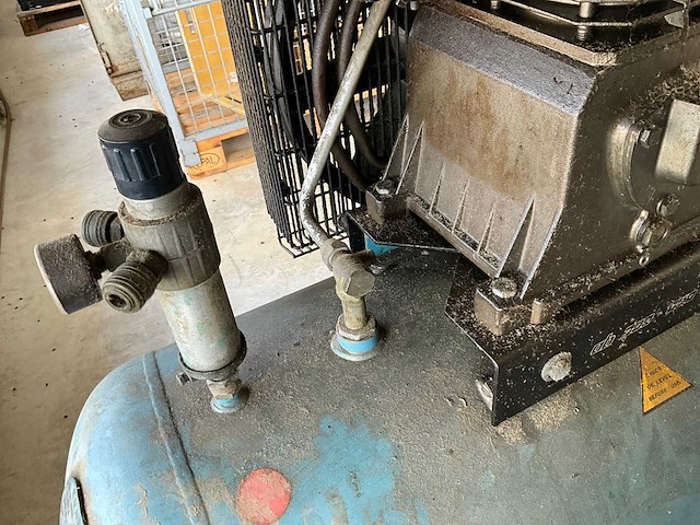 Huvema ab-300-650 zuigercompressor - afbeelding 2 van  6