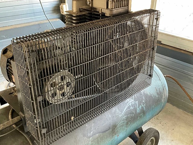 Huvema ab-300-650 zuigercompressor - afbeelding 4 van  6