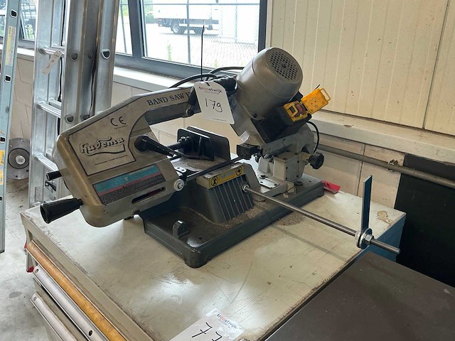 Huvema hu 101 horizontale bandzaagmachine - afbeelding 1 van  4
