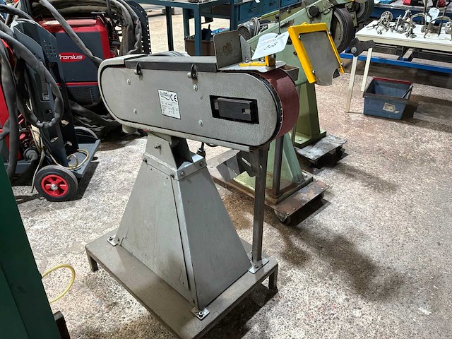 Huvema hu 75x2000 bandschuurmachine - afbeelding 1 van  3