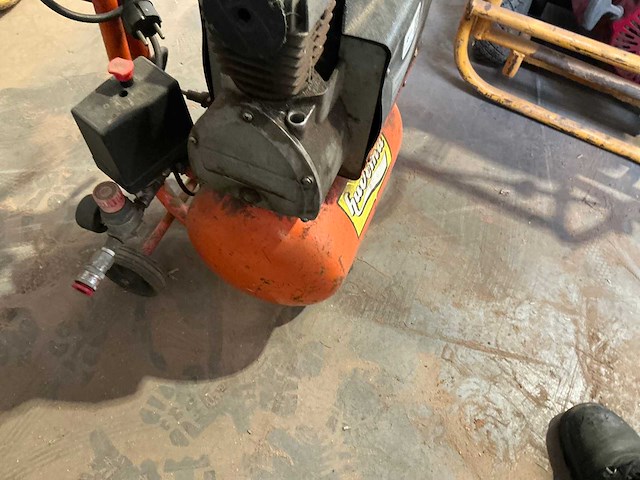 Huvema luchtcompressor - afbeelding 3 van  5