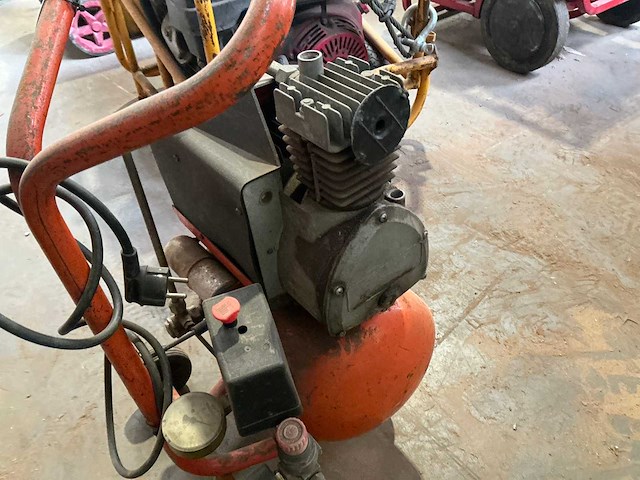 Huvema luchtcompressor - afbeelding 5 van  5