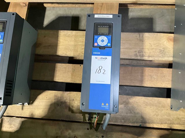 Hvac vacon 0100-3l-0023 frequentieregelaar - afbeelding 1 van  2