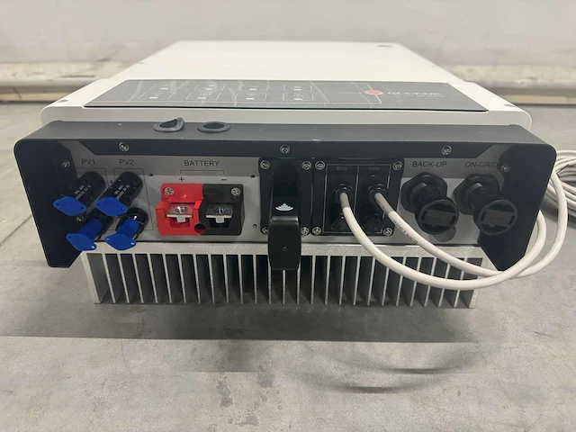 Hybride omvormer met 10,65 kwh batterij - afbeelding 3 van  9
