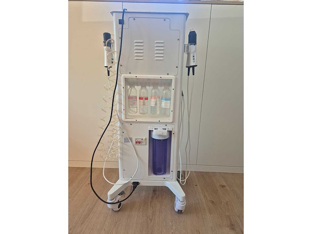 Hydra - premium skin booster - beauty salon - afbeelding 2 van  7