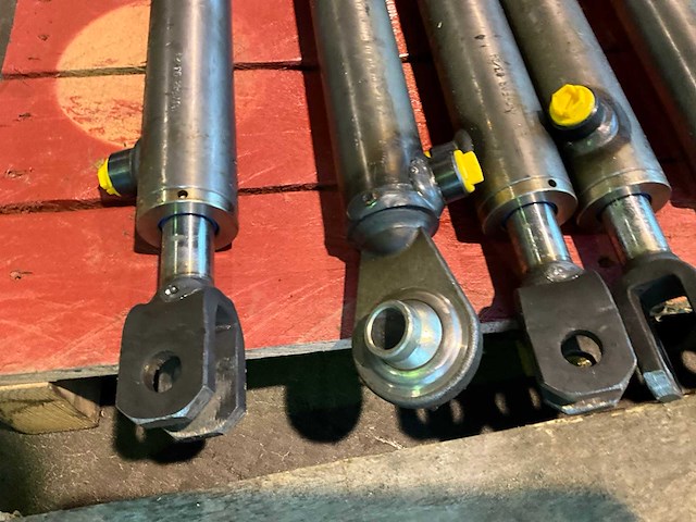 Hydrauliek cilinder (6x) - afbeelding 3 van  4