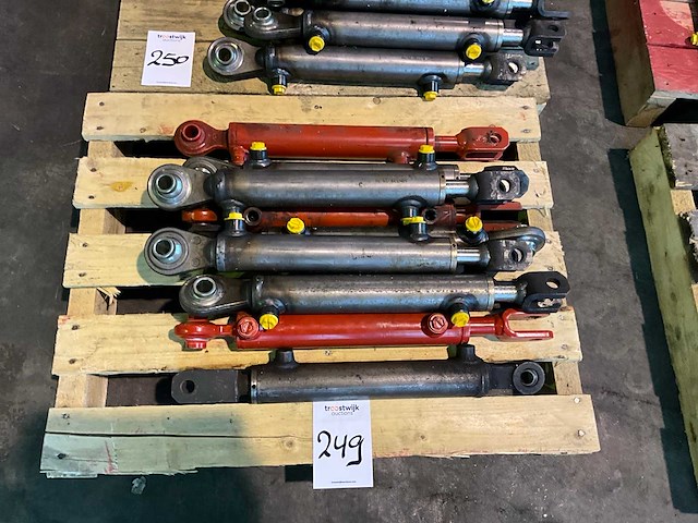 Hydrauliek cilinder (9x) - afbeelding 1 van  5