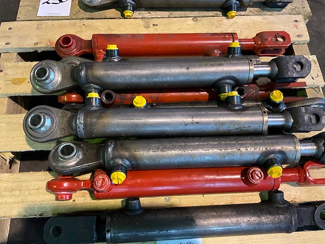 Hydrauliek cilinder (9x) - afbeelding 2 van  5