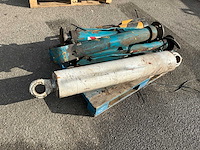 Hydrauliek cilinders en vangrek heftruck - afbeelding 1 van  4