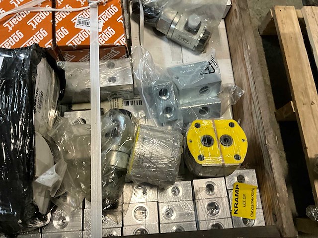 Hydrauliek en machine onderdelen - afbeelding 2 van  6