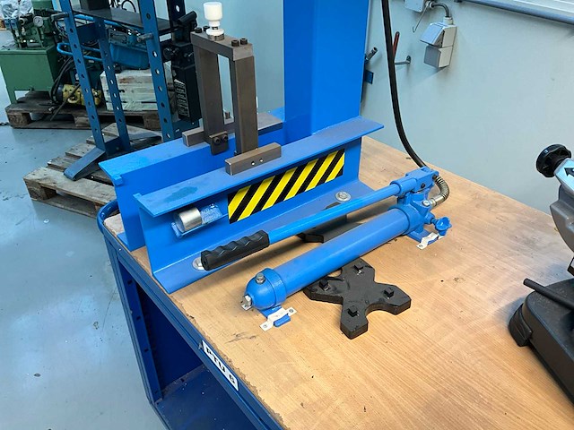 Hydrauliek pers & bandzaagmachine op transportkar - afbeelding 7 van  11