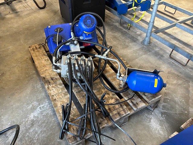 Hydrauliek pomp / verdeelblok - afbeelding 1 van  5