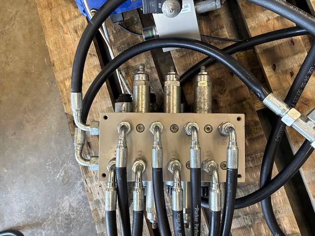 Hydrauliek pomp / verdeelblok - afbeelding 4 van  5