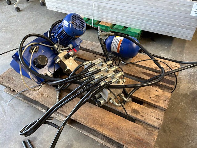 Hydrauliek pomp / verdeelblok - afbeelding 1 van  4