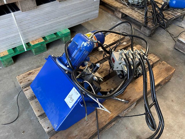 Hydrauliek pomp / verdeelblok - afbeelding 2 van  4