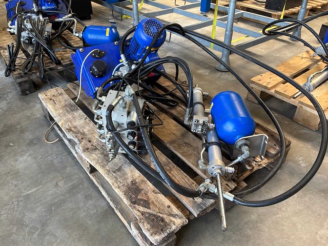 Hydrauliek pomp / verdeelblok - afbeelding 1 van  4