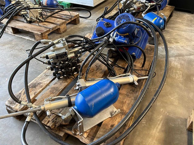 Hydrauliek pomp / verdeelblok - afbeelding 2 van  4
