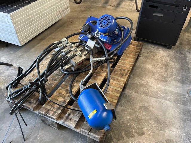 Hydrauliek pomp / verdeelblok - afbeelding 2 van  5