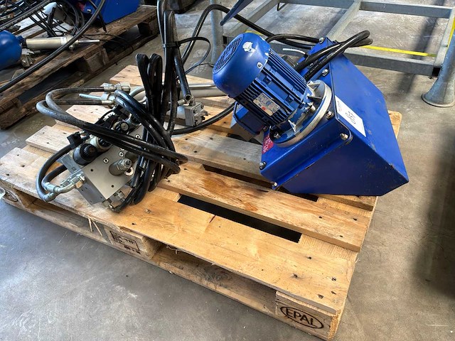 Hydrauliek pomp / verdeelblok - afbeelding 2 van  5