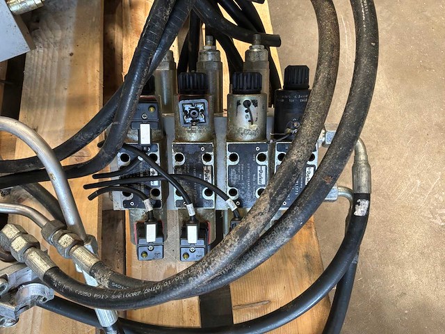 Hydrauliek pomp / verdeelblok - afbeelding 3 van  5