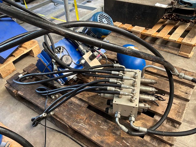 Hydrauliek pomp / verdeelblok - afbeelding 2 van  5
