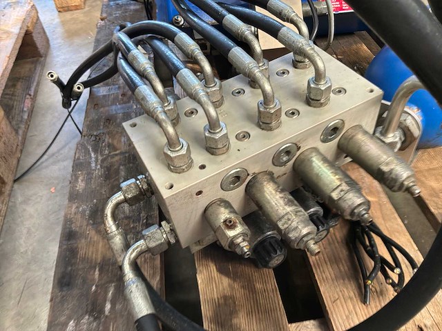Hydrauliek pomp / verdeelblok - afbeelding 5 van  5