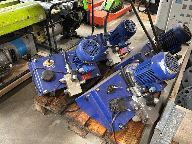Hydrauliekpomp (4x) - afbeelding 1 van  6